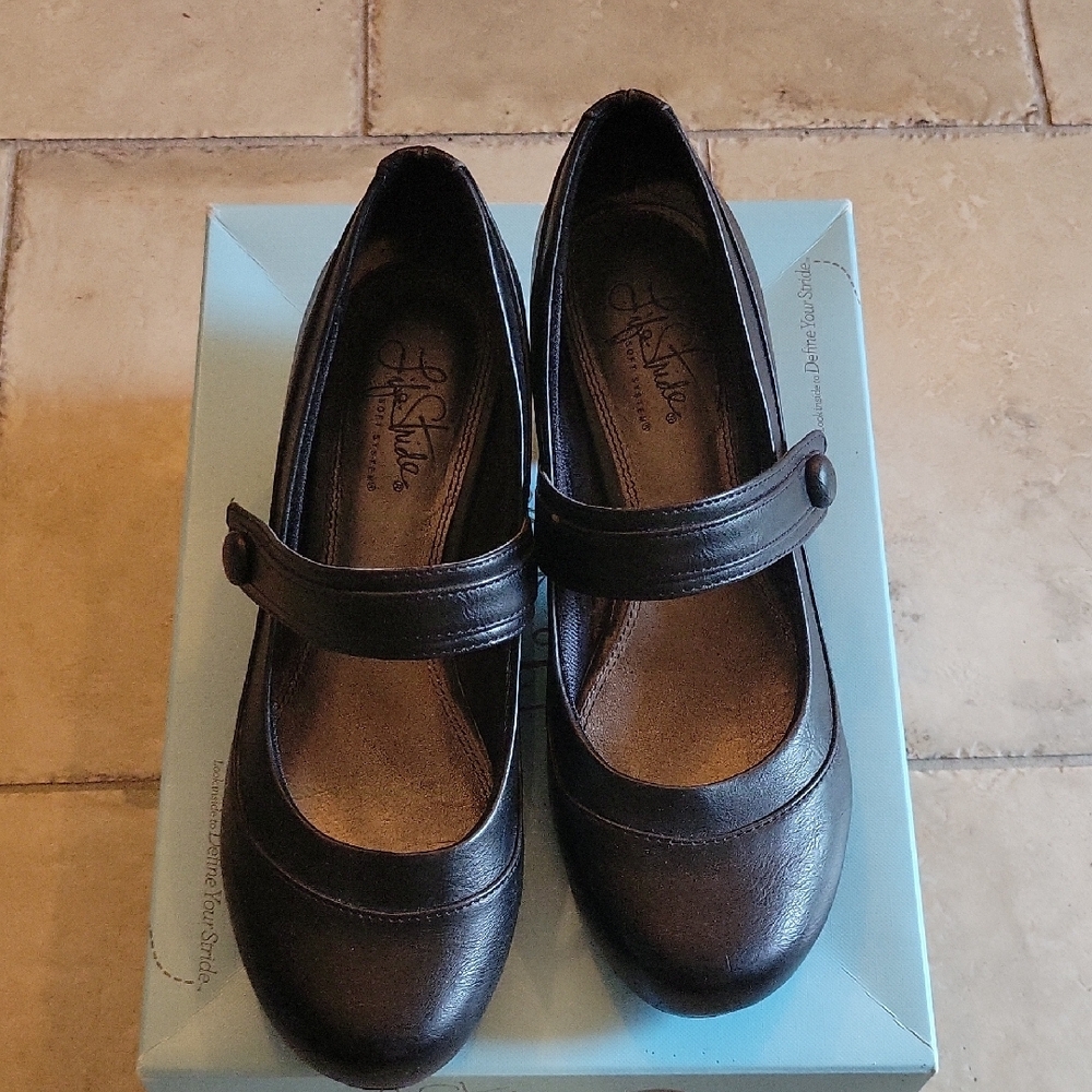 Life Stride Black Heels Elegant Design